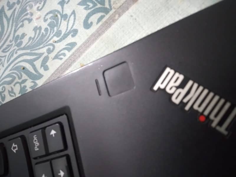 Lenovo ThinkPad Yoga 260. i5 6th gen, 8GB RAM, 2-in-1 360 rotatable. 7