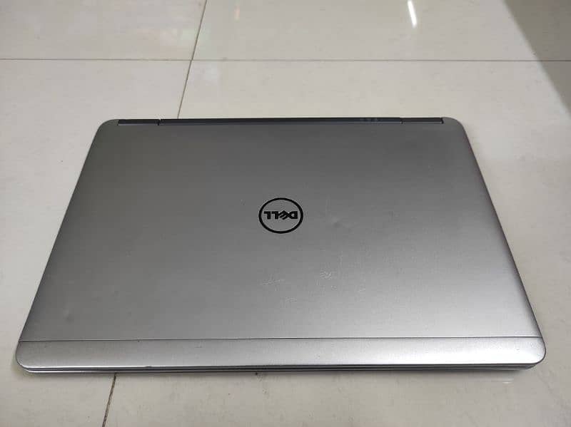 Selling Dell E7240 in a very good working condition 4