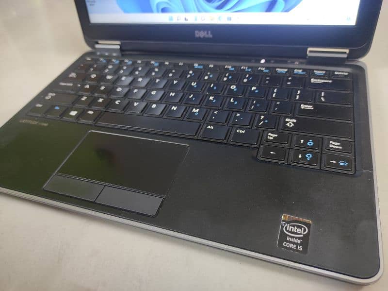 Selling Dell E7240 in a very good working condition 6