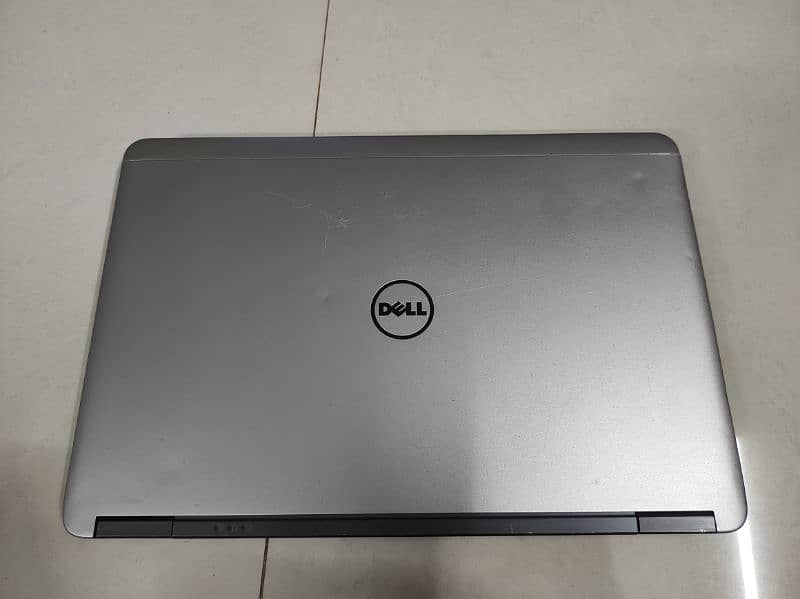 Selling Dell E7240 in a very good working condition 8