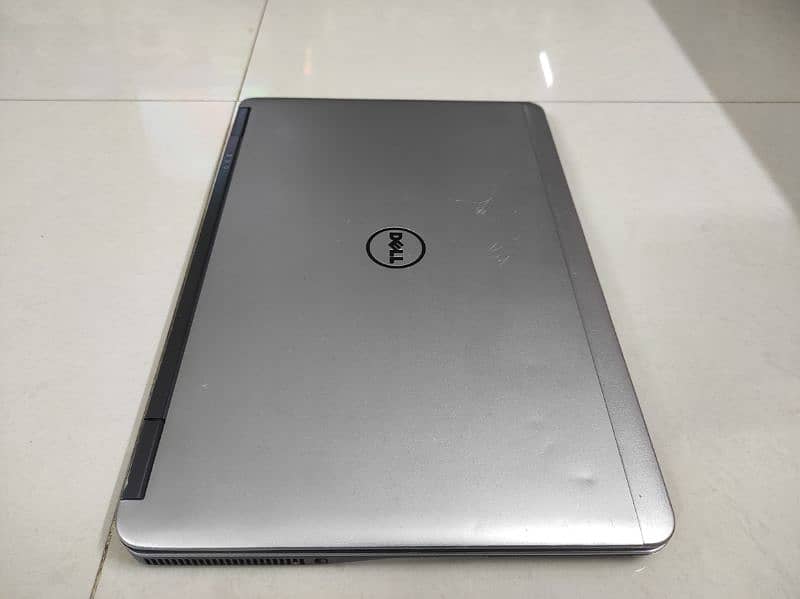 Selling Dell E7240 in a very good working condition 11