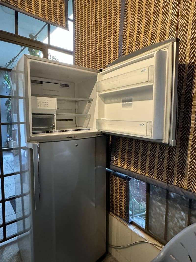 Toshiba jumbo Size Refrigerator 3