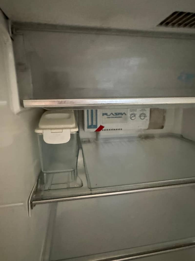 Toshiba jumbo Size Refrigerator 5