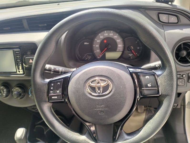 Toyota Vitz 2017 13