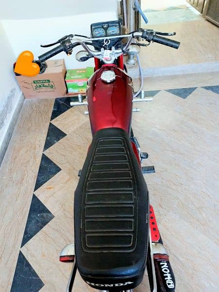 Honda 125 Motorcycle for sale in good condition with genuine parts 1
