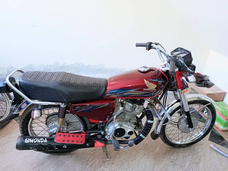Honda 125 Motorcycle for sale in good condition with genuine parts 2