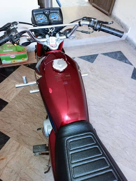 Honda 125 Motorcycle for sale in good condition with genuine parts 3