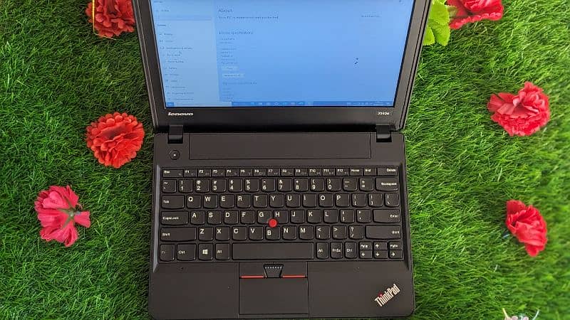 Lenovo ThinkPad X140e (Black) - AMD Dual Core APU 11.6" HD Win. 10 8