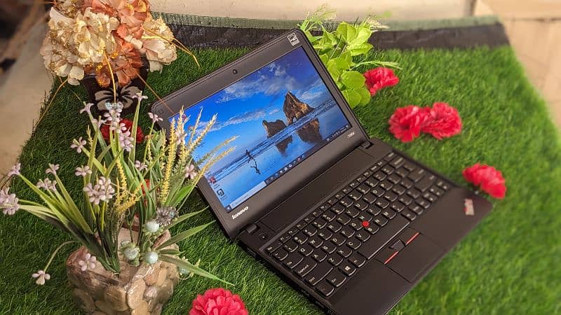 Lenovo ThinkPad X140e (Black) - AMD Dual Core APU 11.6" HD Win. 10 9