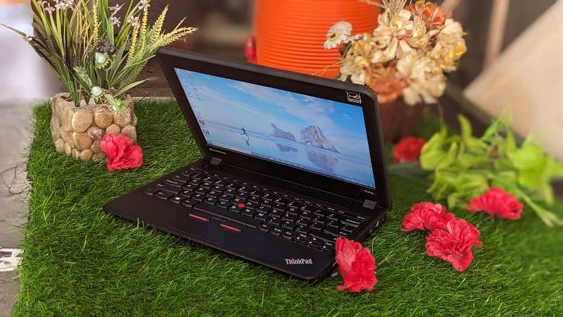 Lenovo ThinkPad X140e (Black) - AMD Dual Core APU 11.6" HD Win. 10 11