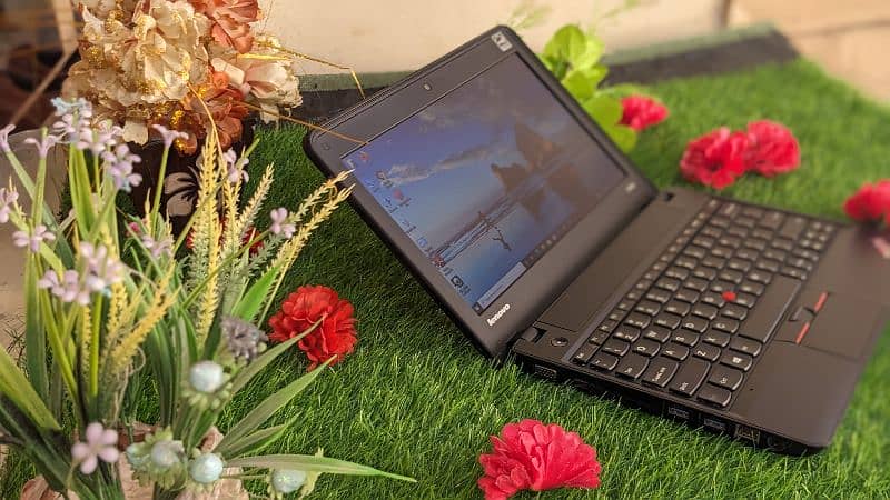 Lenovo ThinkPad X140e (Black) - AMD Dual Core APU 11.6" HD Win. 10 13