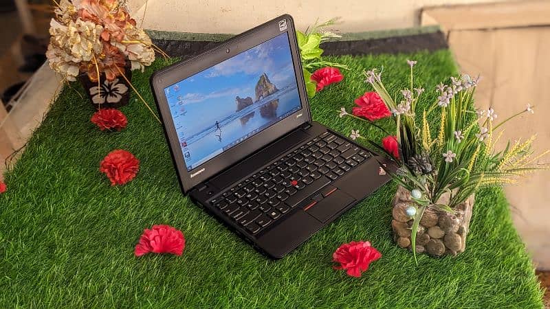 Lenovo ThinkPad X140e (Black) - AMD Dual Core APU 11.6" HD Win. 10 15