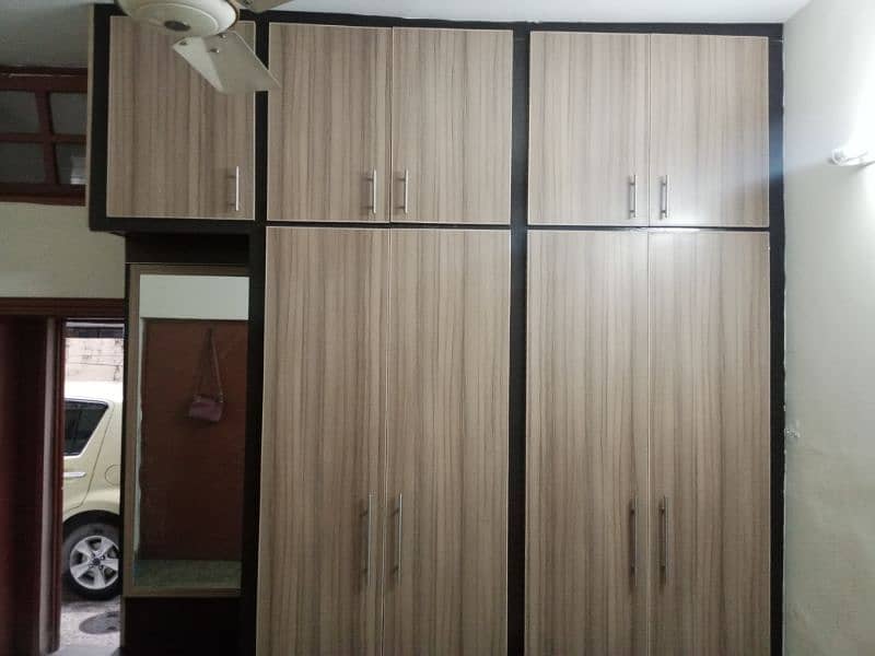 A ceiling size cupboard 0
