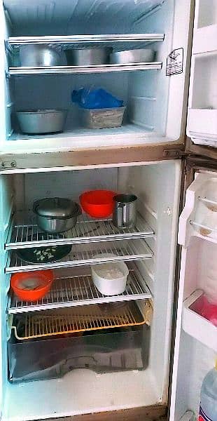 Dawlance fridge and freezer refrigerator 0