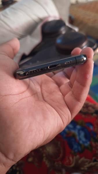 iPhone 11 Pro factory unlock but onic esim is working good condition 1