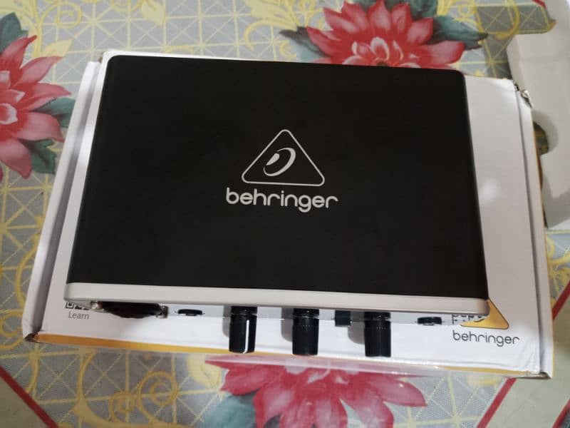 Behringer U-PHORIA UMC22 2×2 USB Audio Interface 2