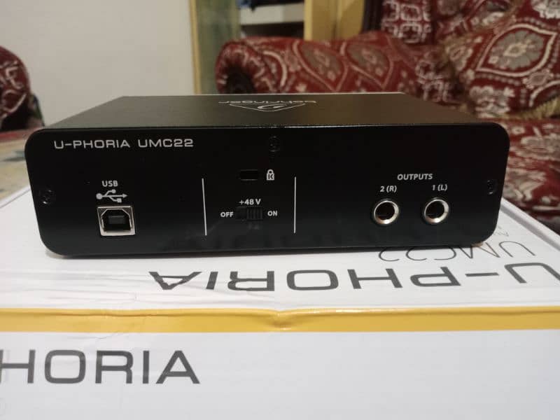 Behringer U-PHORIA UMC22 2×2 USB Audio Interface 6