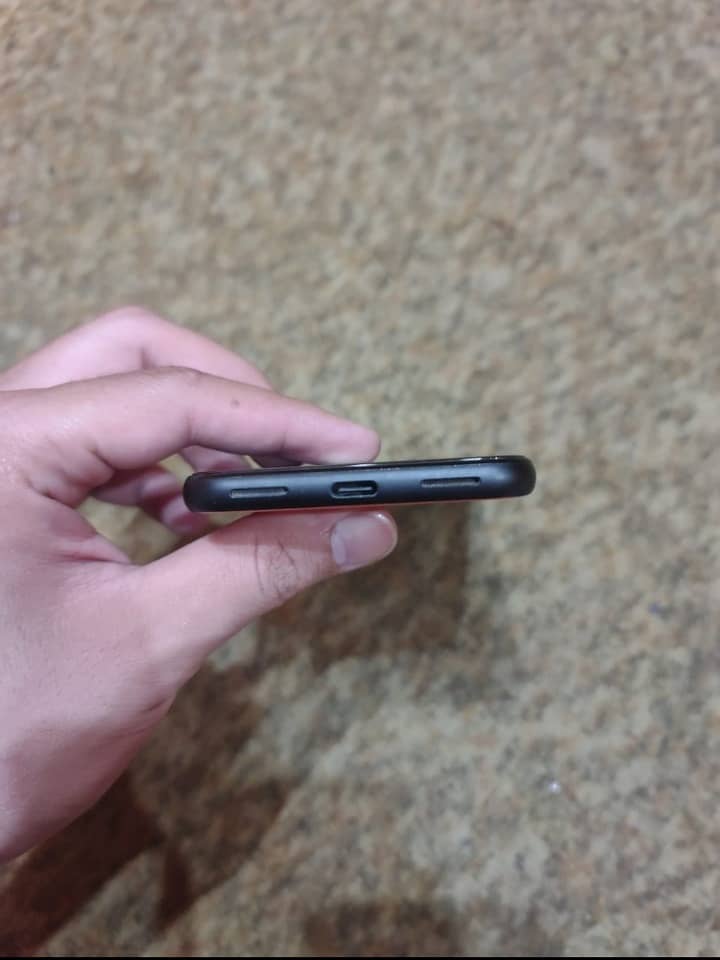 Google pixel 4 only cell phone available in good condition 3