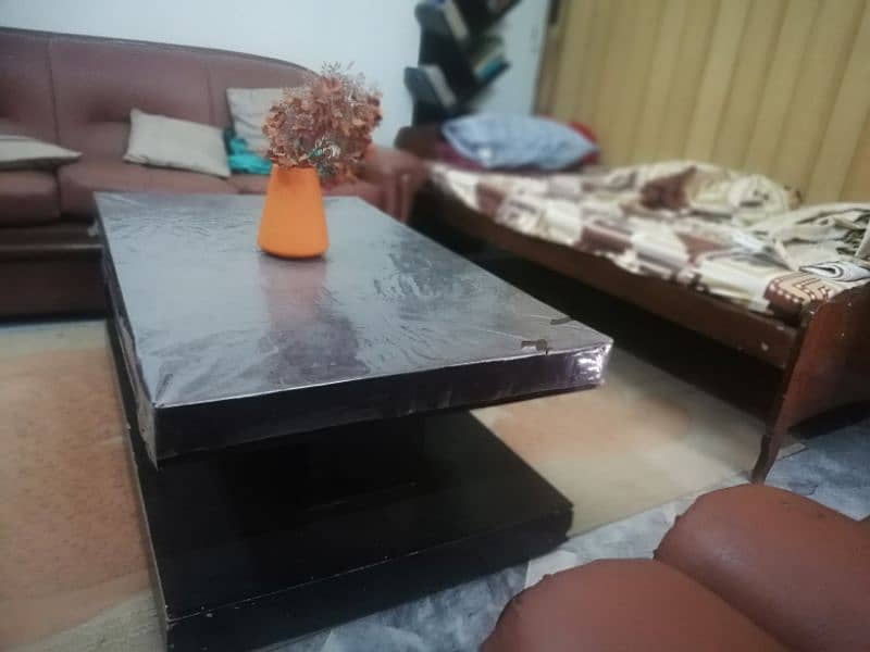 stylish and modern wooden table. price is negotiable. 0
