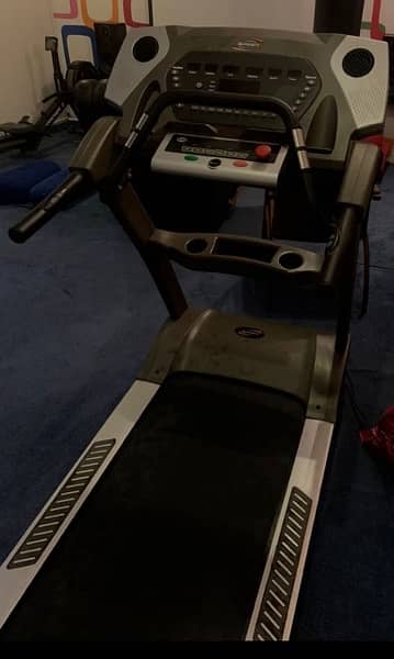 Spirit XT 800C Heavy Duty Treadmill 1