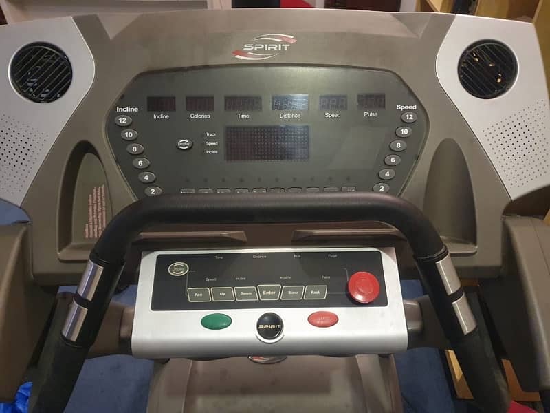 Spirit XT 800C Heavy Duty Treadmill 2