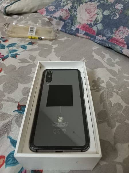 Xiaomi Mi 9 SE PTA official Approved condition10/10 Without any issues 10