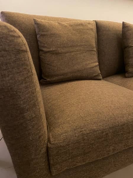 2 seater sofa (9/10) condition 1