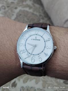 Premium quality leather watch with thin dail