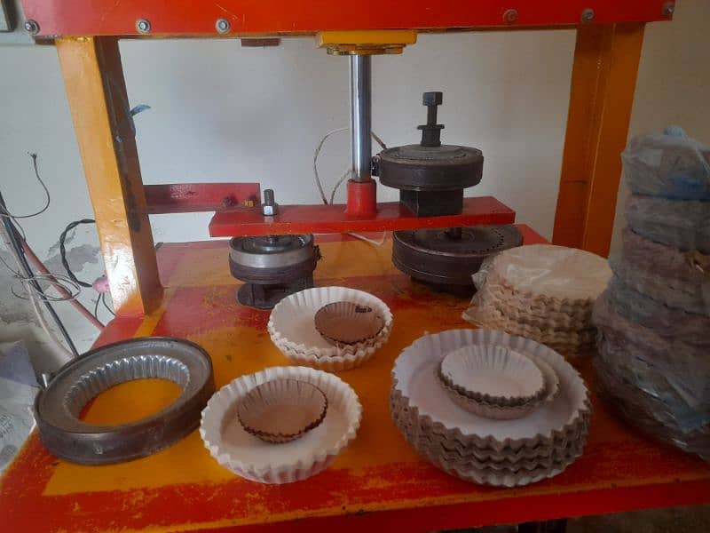 Runing Business for sale Paper plate making machine 4dieys set option 14