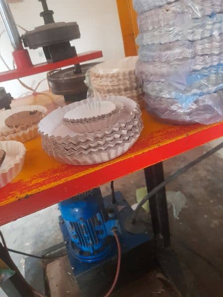 Runing Business for sale Paper plate making machine 4dieys set option 15