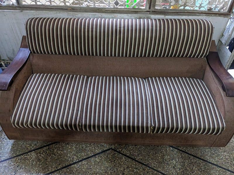 7 seater sofa set for sale. clean and 10/10 condition ready to use. 1