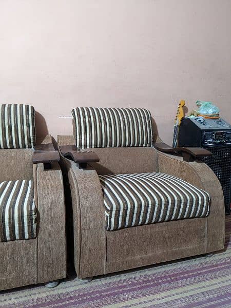 7 seater sofa set for sale. clean and 10/10 condition ready to use. 2