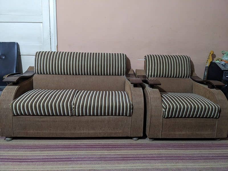 7 seater sofa set for sale. clean and 10/10 condition ready to use. 3