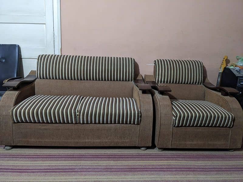7 seater sofa set for sale. clean and 10/10 condition ready to use. 5