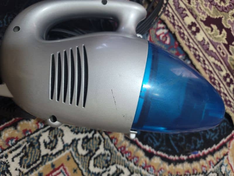vacuum cleaner 11