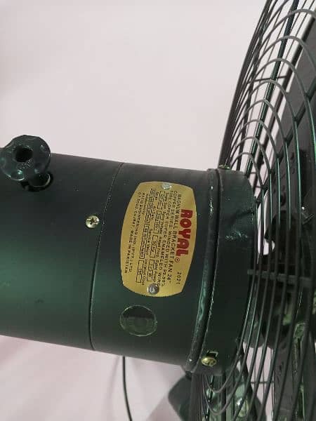 Royal Magnum Bracket Fan 24" with Operating Panel 2