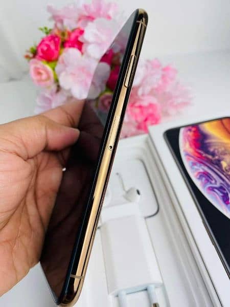 iphone xs max 256 GB PTA approved my WhatsApp number 03473694899 4