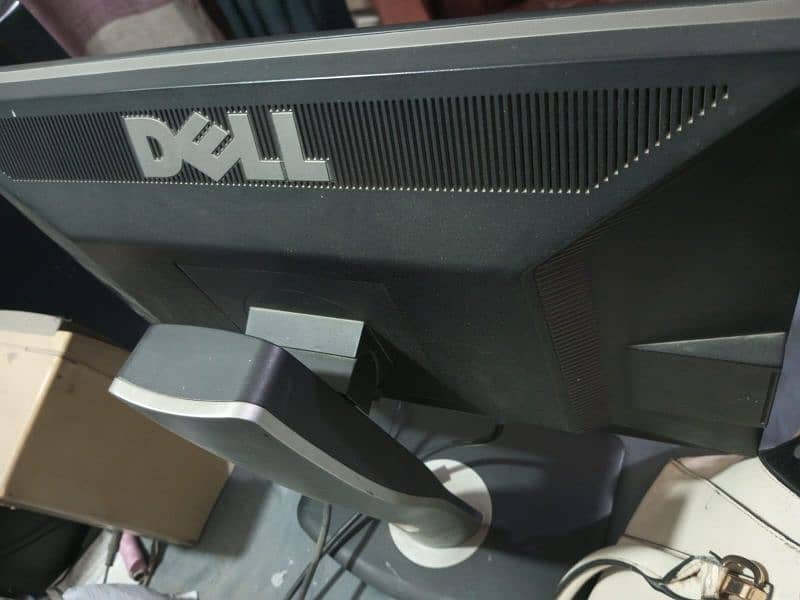 Dell 19 inch wide LCD 4
