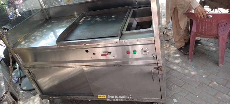 shawarma burger counter with frier 2