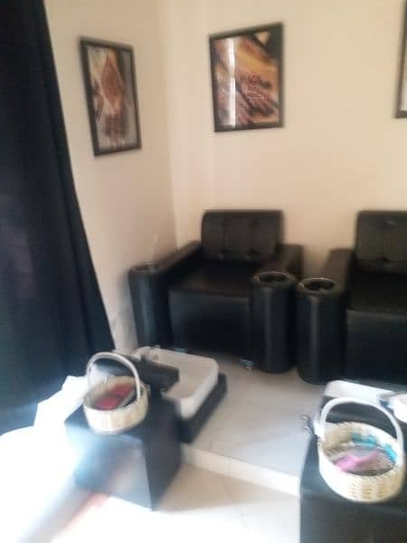 running ladies salon for sale / profitable business in lahore 6