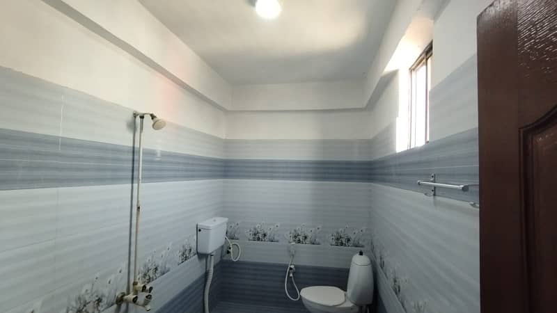 3 Bed DD flat for sale in Nazimabad No. 3 4