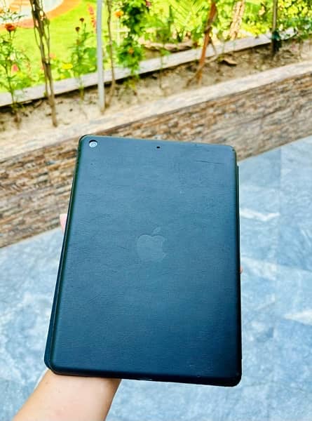 Apple iPad 6th generation 32GB 3