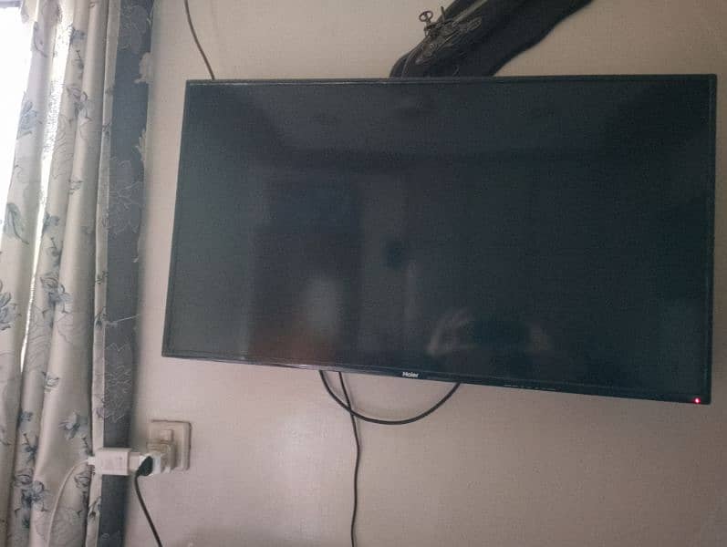 Haier Led TV 40 inch display 1