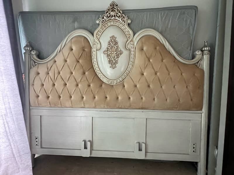 Double bed with Side tables and Dressing table with Wallhand mirror 7