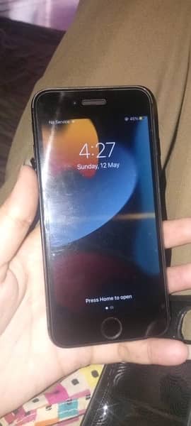 Iphone7.128 Non PTA A1 condition with free phone case 0