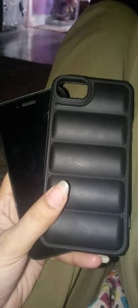 Iphone7.128 Non PTA A1 condition with free phone case 1
