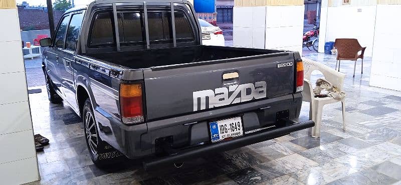 Mazda B2200 1994 14
