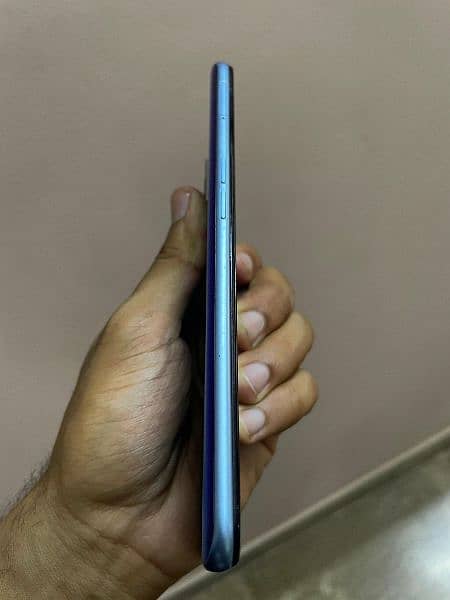 realme 9i 10/10 condition 100% okay with box and genuine charger 2