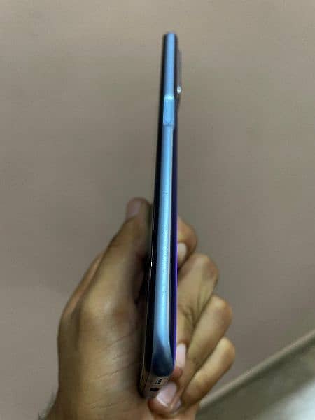 realme 9i 10/10 condition 100% okay with box and genuine charger 3