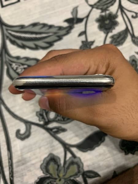 iPhone X 64GB PTA Approved Silver 4